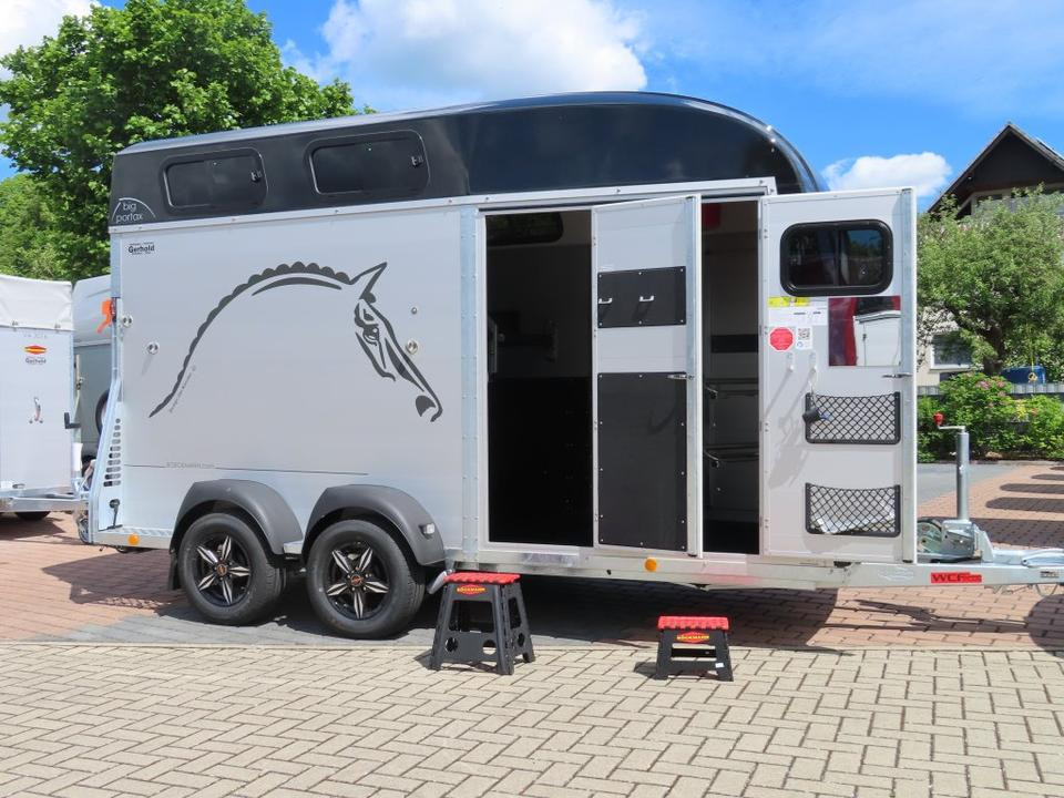 Böckmann Pferdeanhänger Big Portax WCF Videokamera - Remolque para caballos: foto 1 Böckmann Pferdeanhänger Big Portax WCF Videokamera - Remolque para caballos: foto 1