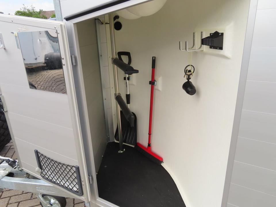 Böckmann Pferdeanhänger Champion Esprit ISY Sattelkammer 100km/h - Remolque para caballos: foto 4 Böckmann Pferdeanhänger Champion Esprit ISY Sattelkammer 100km/h - Remolque para caballos: foto 4