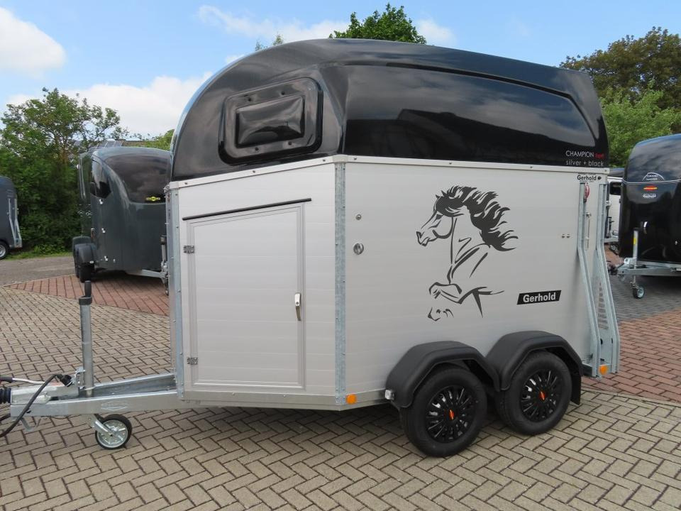 Böckmann Pferdeanhänger Champion Esprit ISY Sattelkammer 100km/h - Remolque para caballos: foto 3 Böckmann Pferdeanhänger Champion Esprit ISY Sattelkammer 100km/h - Remolque para caballos: foto 3