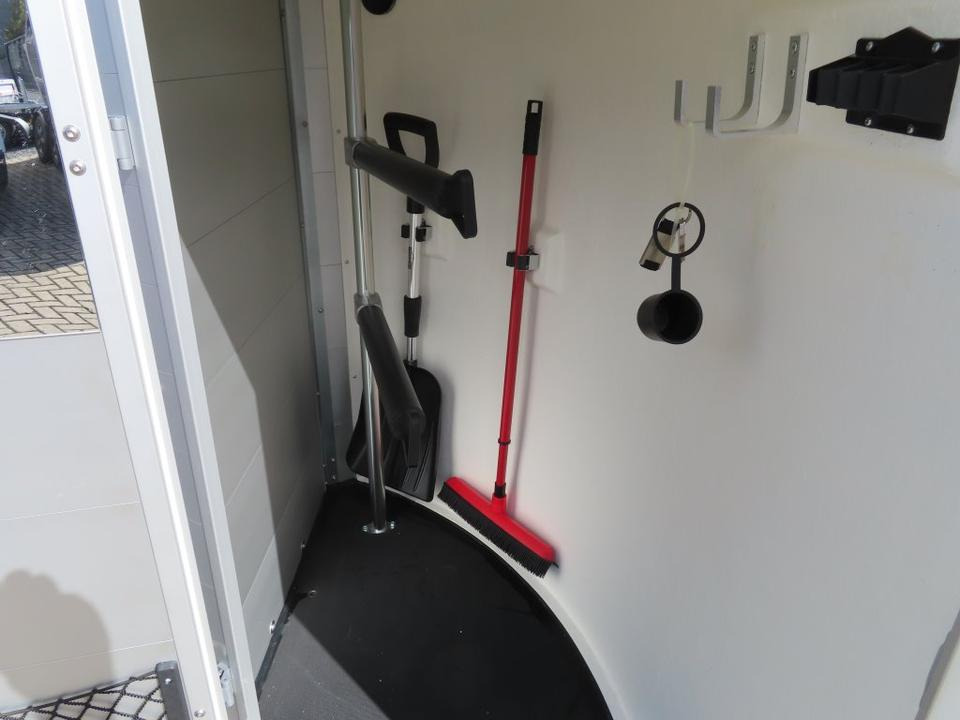 Böckmann Pferdeanhänger Champion Esprit ISY Sattelkammer 100km/h - Remolque para caballos: foto 5 Böckmann Pferdeanhänger Champion Esprit ISY Sattelkammer 100km/h - Remolque para caballos: foto 5