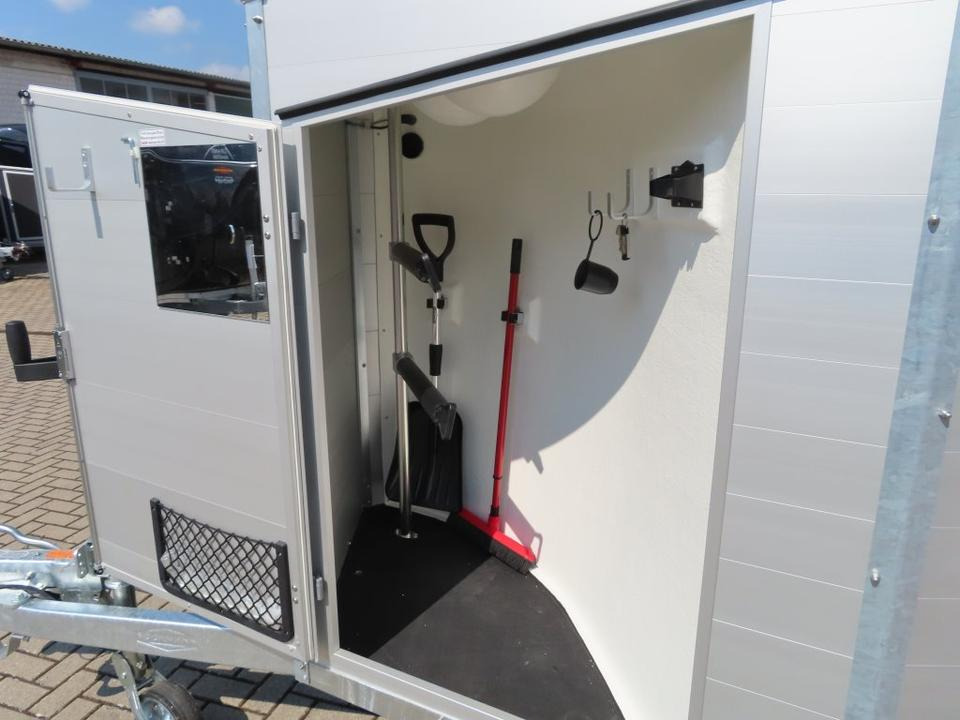 Böckmann Pferdeanhänger Champion Esprit Sattelkammer 100km/h - Remolque para caballos: foto 4 Böckmann Pferdeanhänger Champion Esprit Sattelkammer 100km/h - Remolque para caballos: foto 4