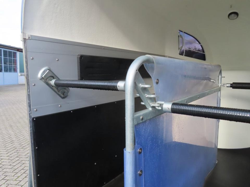 Böckmann Pferdeanhänger Champion R, Alub., 100 km/h - Remolque para caballos: foto 5 Böckmann Pferdeanhänger Champion R, Alub., 100 km/h - Remolque para caballos: foto 5