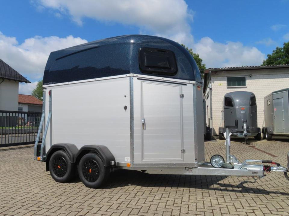 Böckmann Pferdeanhänger Champion UNO Esprit Sattelkammer 100km/h - Remolque para caballos: foto 2 Böckmann Pferdeanhänger Champion UNO Esprit Sattelkammer 100km/h - Remolque para caballos: foto 2