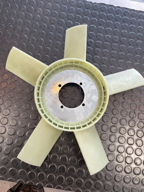 Deutz BF4M1013E/BF6M1013E 0420 3375 - Ventilador para Maquinaria de construcción: foto 1 Deutz BF4M1013E/BF6M1013E 0420 3375 - Ventilador para Maquinaria de construcción: foto 1