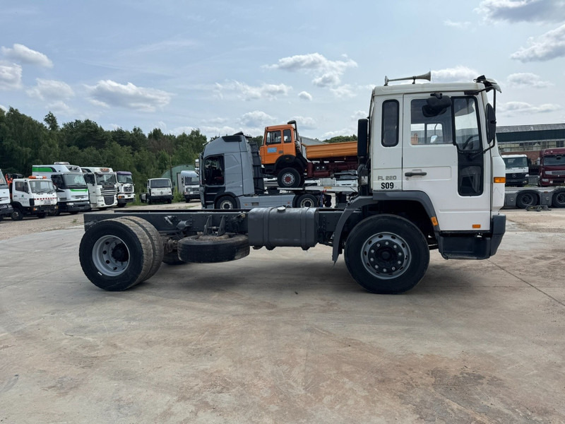 Volvo FL 6 - 220 (FULL STEEL SUSPENSION / MANUAL GEARBOX / PERFECT) - Camión chasis: foto 4 Volvo FL 6 - 220 (FULL STEEL SUSPENSION / MANUAL GEARBOX / PERFECT) - Camión chasis: foto 4