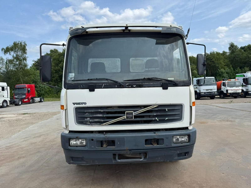Volvo FL 6 - 220 (FULL STEEL SUSPENSION / MANUAL GEARBOX / PERFECT) - Camión chasis: foto 2 Volvo FL 6 - 220 (FULL STEEL SUSPENSION / MANUAL GEARBOX / PERFECT) - Camión chasis: foto 2