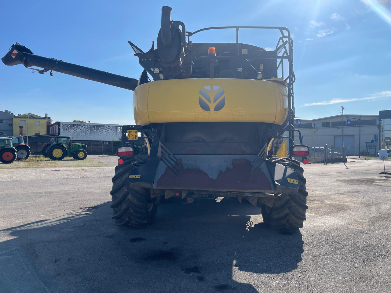 NEW HOLLAND MIETITREBBIA CR 9.90 - Cosechadora de granos: foto 4 NEW HOLLAND MIETITREBBIA CR 9.90 - Cosechadora de granos: foto 4