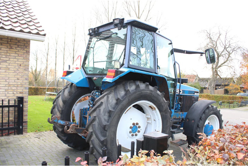 New Holland 6640 met turbo fronthef en front pto - Tractor: foto 3 New Holland 6640 met turbo fronthef en front pto - Tractor: foto 3