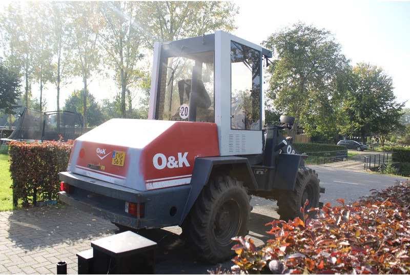 O & K L8-1 met puinbak, dichte bak en palletvork - Excavadora de ruedas: foto 3 O & K L8-1 met puinbak, dichte bak en palletvork - Excavadora de ruedas: foto 3