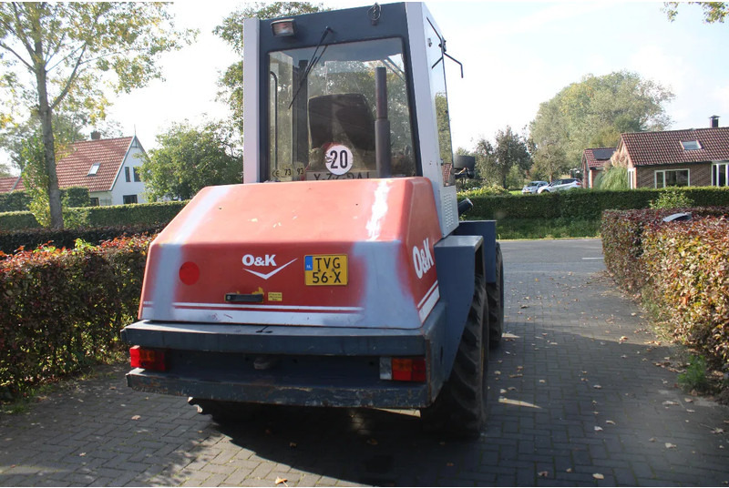 O & K L8-1 met puinbak, dichte bak en palletvork - Excavadora de ruedas: foto 4 O & K L8-1 met puinbak, dichte bak en palletvork - Excavadora de ruedas: foto 4