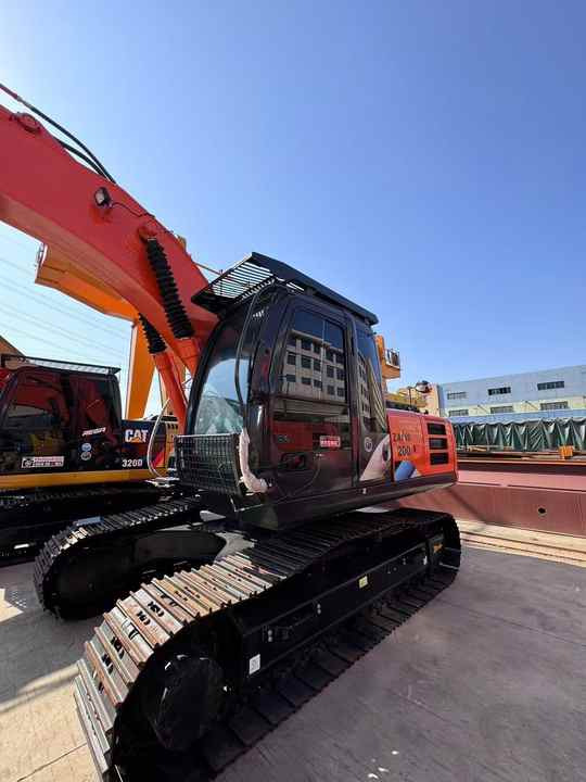 Second Hand Japan Brand Hitachi Zx200 Excavator for Sale Original Hitachi 20tons Medium Excavator in Stock - Excavadora: foto 4 Second Hand Japan Brand Hitachi Zx200 Excavator for Sale Original Hitachi 20tons Medium Excavator in Stock - Excavadora: foto 4