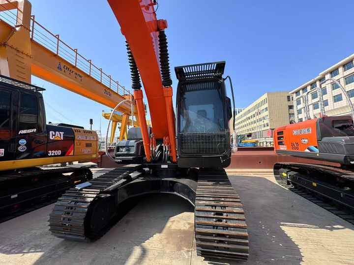 Second Hand Japan Brand Hitachi Zx200 Excavator for Sale Original Hitachi 20tons Medium Excavator in Stock - Excavadora: foto 3 Second Hand Japan Brand Hitachi Zx200 Excavator for Sale Original Hitachi 20tons Medium Excavator in Stock - Excavadora: foto 3