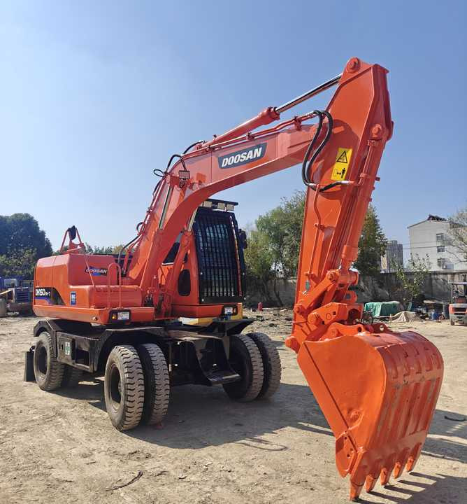 Used Doosan DH150W-7 Model Wheel Excavator Second Hand Machine Popular Brand Korean Doosan Hydraulic Machinery - Excavadora de ruedas: foto 4 Used Doosan DH150W-7 Model Wheel Excavator Second Hand Machine Popular Brand Korean Doosan Hydraulic Machinery - Excavadora de ruedas: foto 4