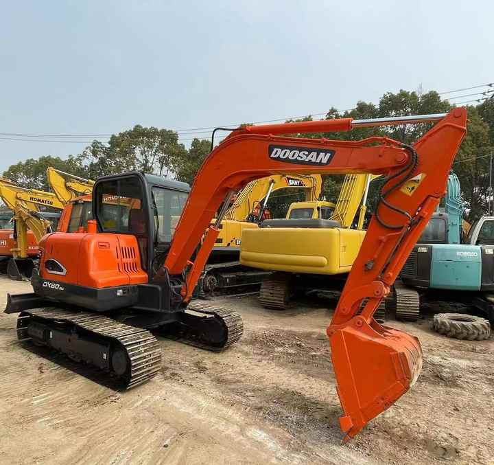 Used Excavator Doosan DX60-9 Excavators Mini Equipment Earth Moving Machinery Doosan Digger Excavator for Sale - Excavadora: foto 3 Used Excavator Doosan DX60-9 Excavators Mini Equipment Earth Moving Machinery Doosan Digger Excavator for Sale - Excavadora: foto 3
