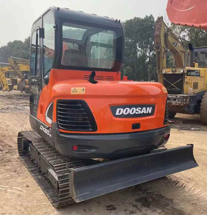 Used Excavator Doosan DX60-9 Excavators Mini Equipment Earth Moving Machinery Doosan Digger Excavator for Sale - Excavadora: foto 5 Used Excavator Doosan DX60-9 Excavators Mini Equipment Earth Moving Machinery Doosan Digger Excavator for Sale - Excavadora: foto 5