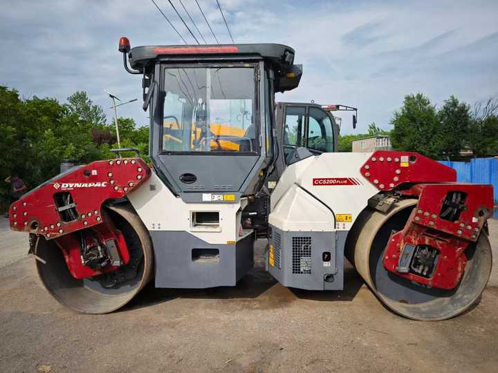 Used Original Dynapac CC5200 Double Drum Vibratory Roller Dynapac 5200 15 Tons Compactor Roller Road Machinery on Sale - Apisonadora de asfalto: foto 2 Used Original Dynapac CC5200 Double Drum Vibratory Roller Dynapac 5200 15 Tons Compactor Roller Road Machinery on Sale - Apisonadora de asfalto: foto 2