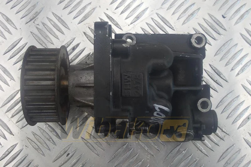 Deutz D2011 L04 I 2478 - Bomba de agua: foto 1 Deutz D2011 L04 I 2478 - Bomba de agua: foto 1