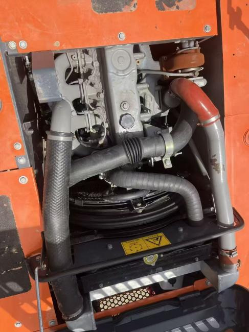 Excavadora de cadenas HITACHI ZX120: foto 6
