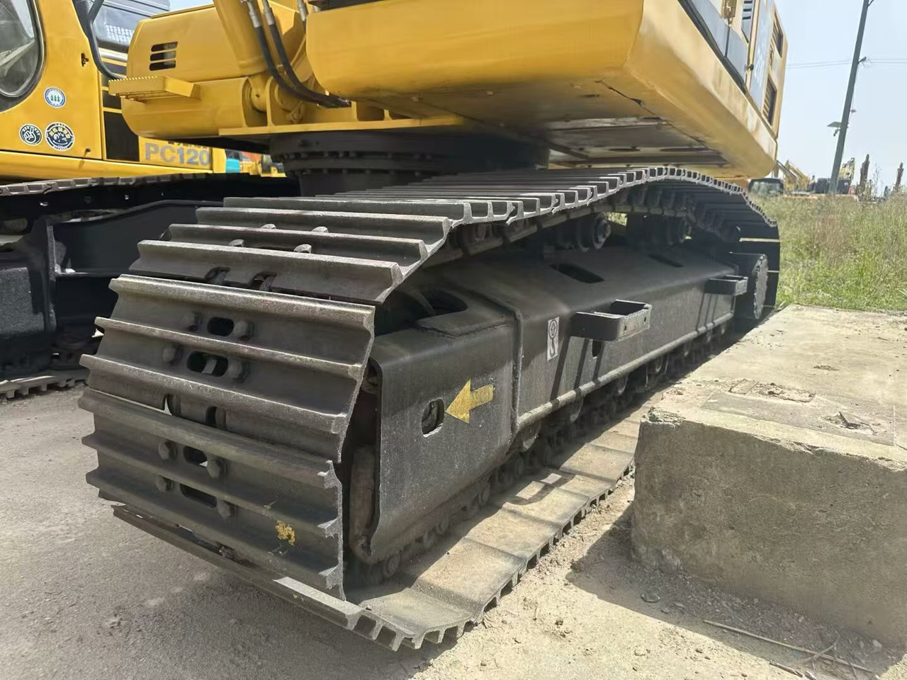 Excavadora de cadenas KOMATSU 200-8: foto 7