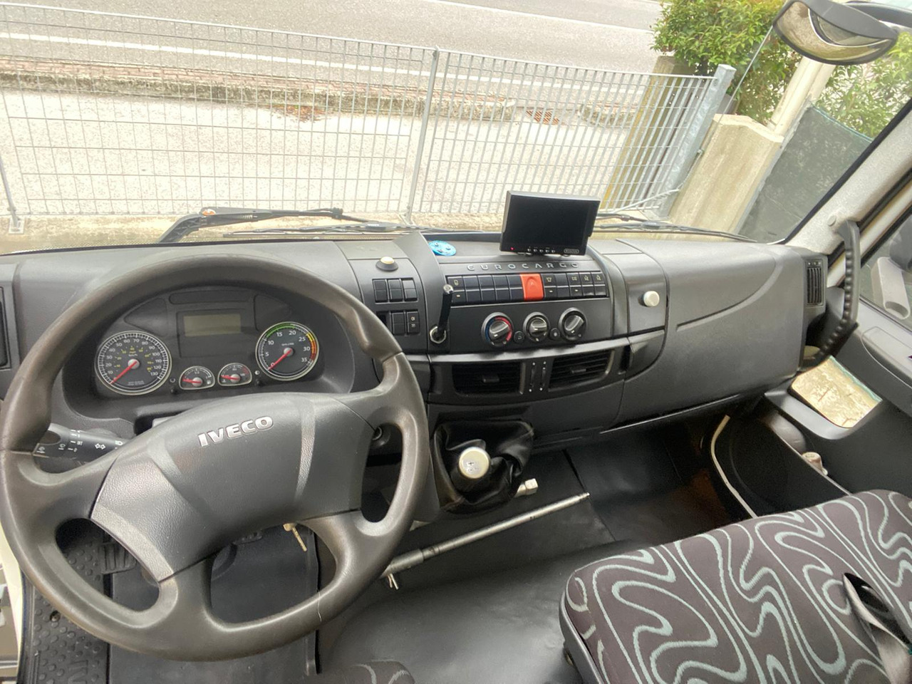Camión chasis IVECO 180E30: foto 10