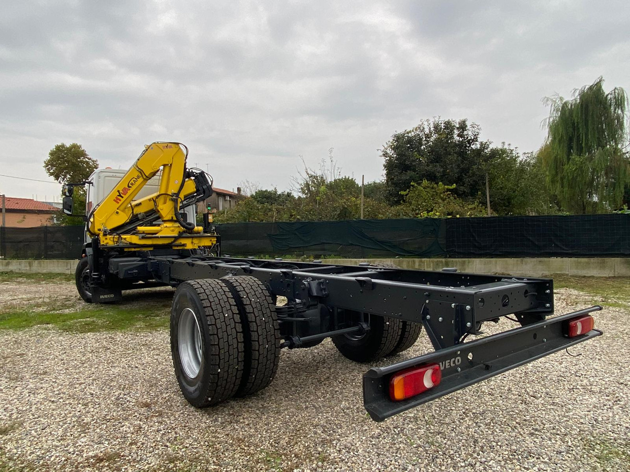 Camión chasis IVECO 180E30: foto 6