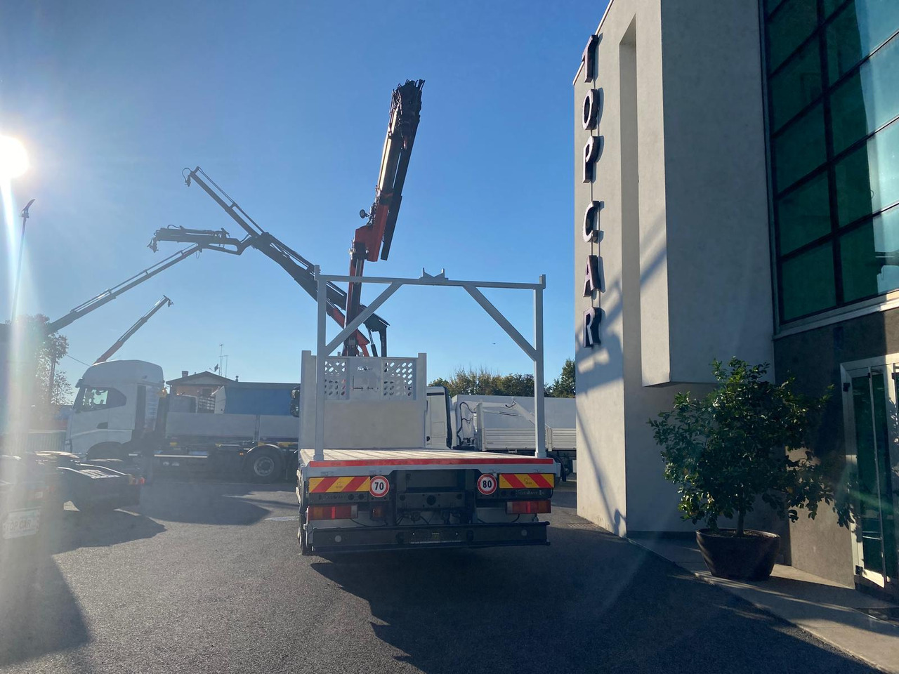 IVECO AD260S36 - Camión grúa: foto 5 IVECO AD260S36 - Camión grúa: foto 5