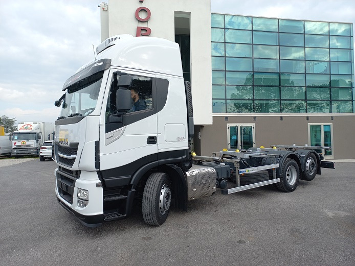 IVECO AS260S48 - Camión chasis: foto 3 IVECO AS260S48 - Camión chasis: foto 3