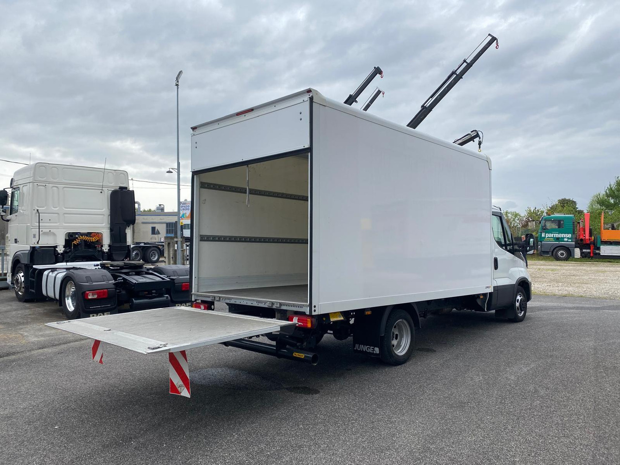 IVECO DAILY 35C16 - Furgón: foto 4 IVECO DAILY 35C16 - Furgón: foto 4