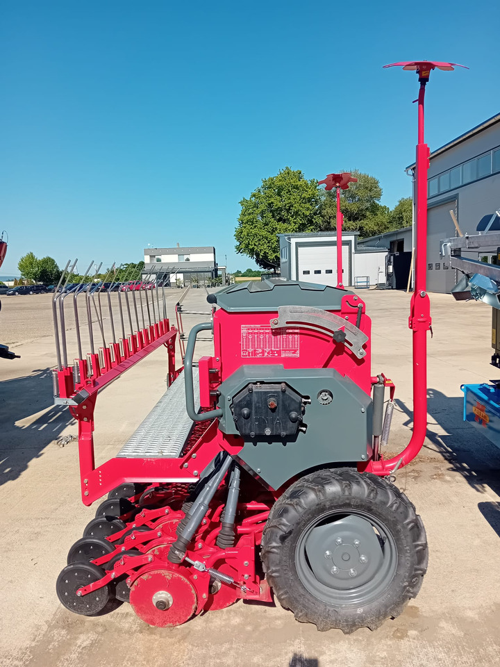 UNIA POLONEZ 550/3D - Sembradora: foto 3 UNIA POLONEZ 550/3D - Sembradora: foto 3