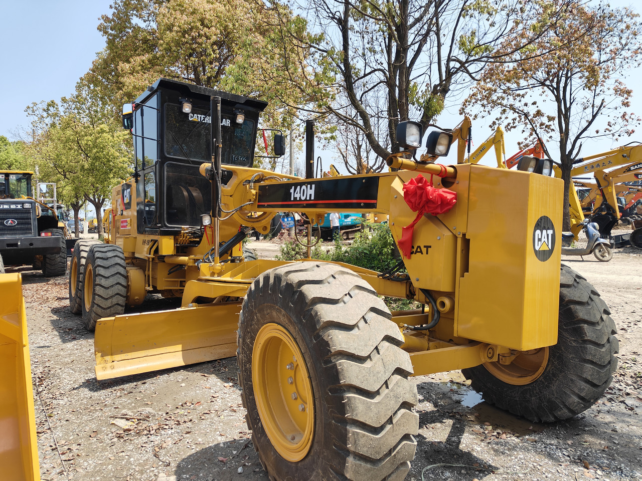 CATERPILLAR 140H construction machine good price in stock - Grader: foto 2 CATERPILLAR 140H construction machine good price in stock - Grader: foto 2