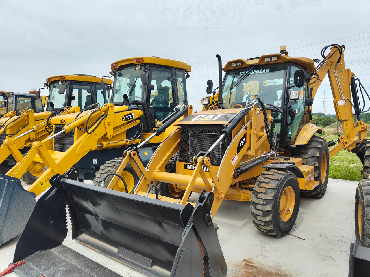 CATERPILLAR 420F backhole loader in stock - Retroexcavadora: foto 1 CATERPILLAR 420F backhole loader in stock - Retroexcavadora: foto 1