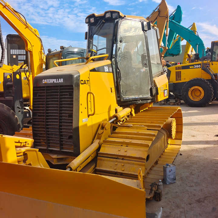 Good Condition D3K Bulldozer Used Crawler Bulldozer with Parts Price Bulldozers - Bulldozer: foto 1 Good Condition D3K Bulldozer Used Crawler Bulldozer with Parts Price Bulldozers - Bulldozer: foto 1