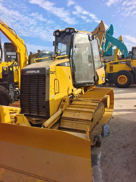 Good Condition D3K Bulldozer Used Crawler Bulldozer with Parts Price Bulldozers - Bulldozer: foto 5 Good Condition D3K Bulldozer Used Crawler Bulldozer with Parts Price Bulldozers - Bulldozer: foto 5