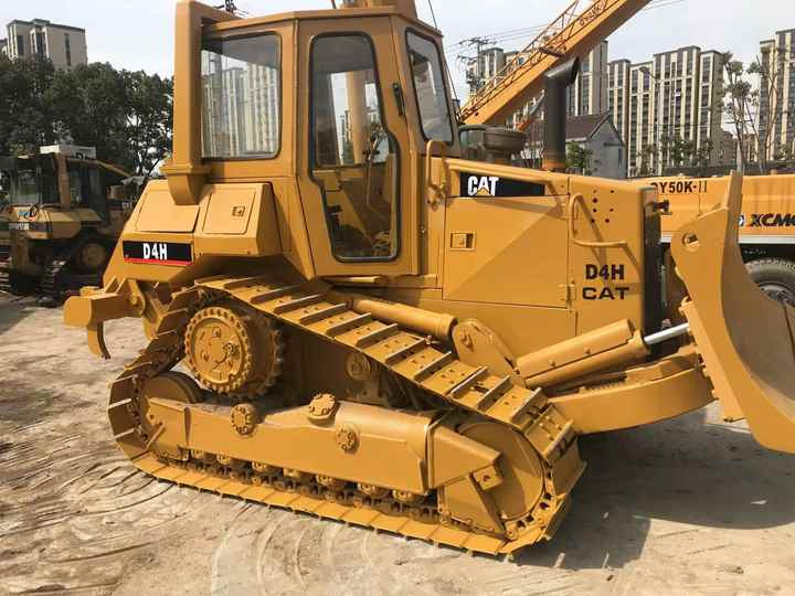 Good Condition D4H Bulldozer New Crawler Bulldozer with Parts Price Bulldozers - Bulldozer: foto 3 Good Condition D4H Bulldozer New Crawler Bulldozer with Parts Price Bulldozers - Bulldozer: foto 3