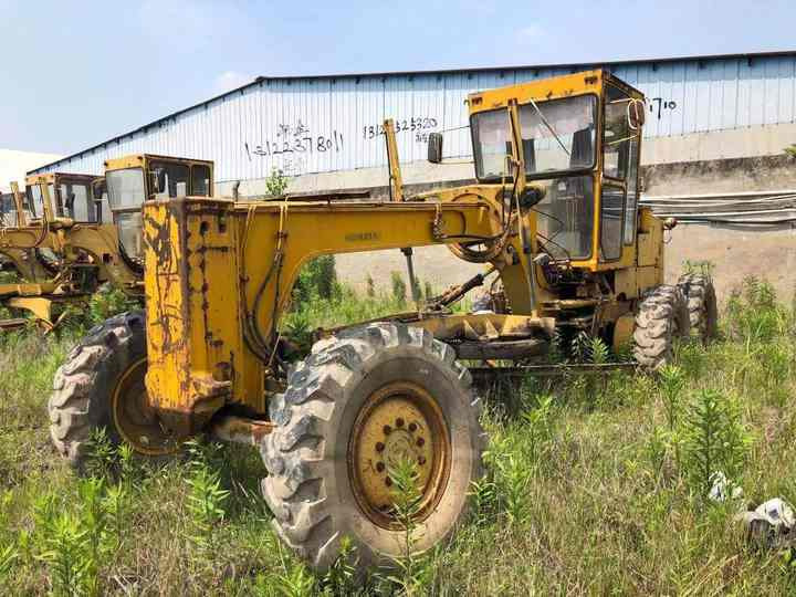 Japan Komatsu GD511 Motor Grader Cheap Price Komatsu Road Grader GD511 Good Condition in China - Grader: foto 5 Japan Komatsu GD511 Motor Grader Cheap Price Komatsu Road Grader GD511 Good Condition in China - Grader: foto 5