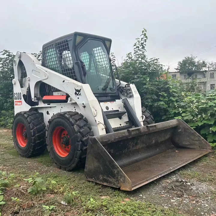 Second Hand BOBCAT S300 Skid-steer Loader with Very Good Performance Is for Sale at a Low Price - Minicargadora: foto 1 Second Hand BOBCAT S300 Skid-steer Loader with Very Good Performance Is for Sale at a Low Price - Minicargadora: foto 1