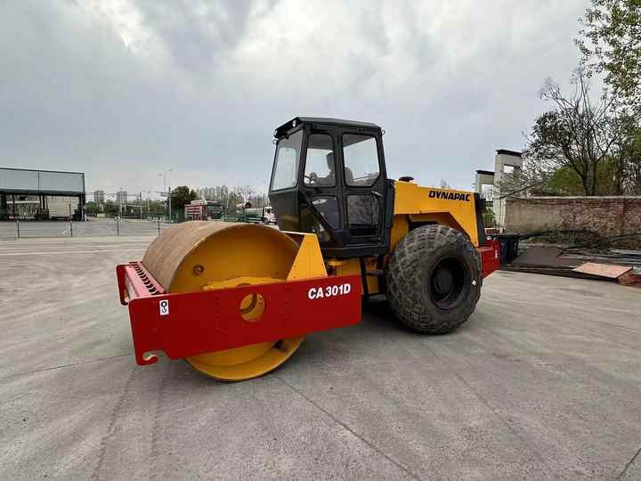 Used Dynapac CA301 Vibratory Roller with Less Working Time and Superior Performance Used Dynapac 251d/301D Roller for Sale - Compactador: foto 3 Used Dynapac CA301 Vibratory Roller with Less Working Time and Superior Performance Used Dynapac 251d/301D Roller for Sale - Compactador: foto 3