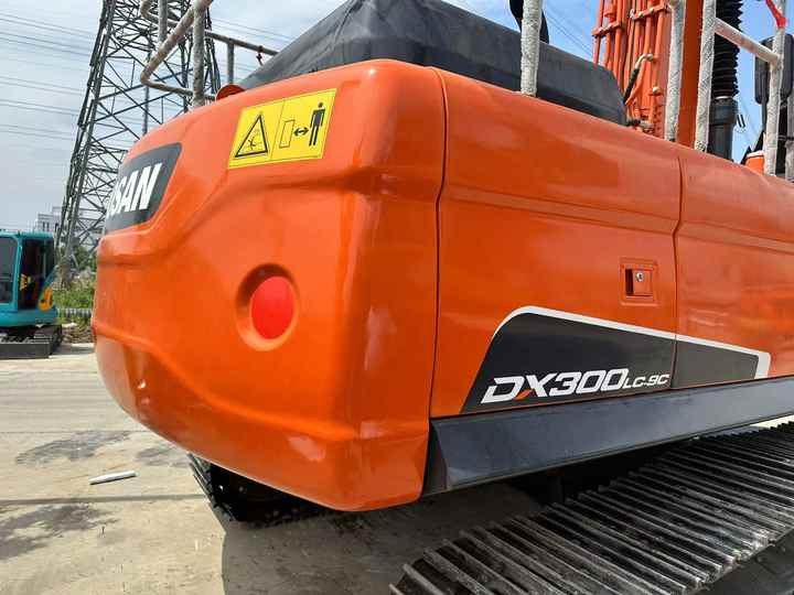 Used Excavator Doosan DX300 Excavators Mini Equipment Earth Moving Machinery Doosan Digger Excavator for Sale - Excavadora: foto 3 Used Excavator Doosan DX300 Excavators Mini Equipment Earth Moving Machinery Doosan Digger Excavator for Sale - Excavadora: foto 3