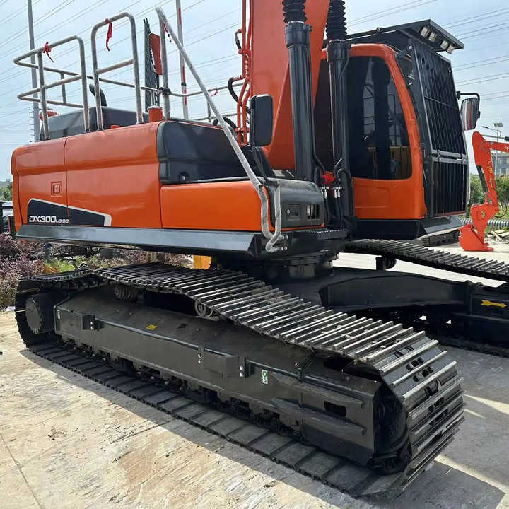 Used Excavator Doosan DX300 Excavators Mini Equipment Earth Moving Machinery Doosan Digger Excavator for Sale - Excavadora: foto 1 Used Excavator Doosan DX300 Excavators Mini Equipment Earth Moving Machinery Doosan Digger Excavator for Sale - Excavadora: foto 1