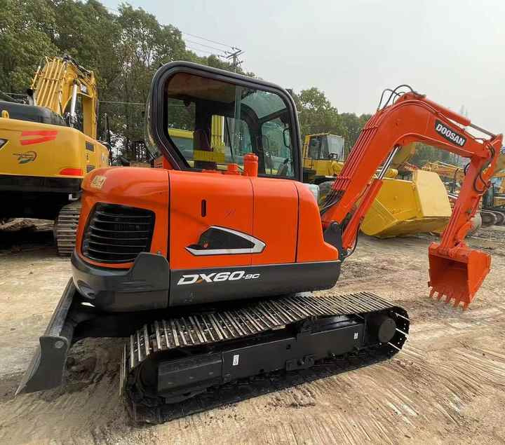 Used Excavator Doosan DX60-9 Excavators Mini Equipment Earth Moving Machinery Doosan Digger Excavator for Sale - Excavadora: foto 2 Used Excavator Doosan DX60-9 Excavators Mini Equipment Earth Moving Machinery Doosan Digger Excavator for Sale - Excavadora: foto 2