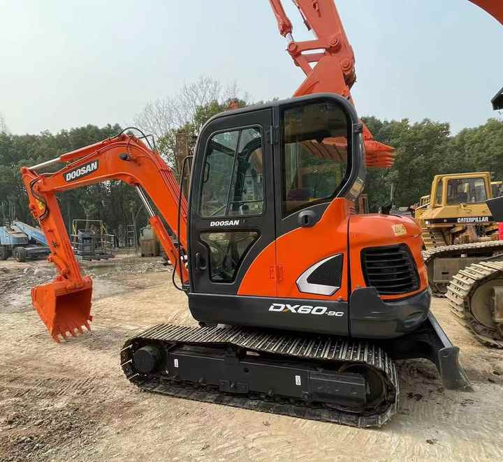 Used Excavator Doosan DX60-9 Excavators Mini Equipment Earth Moving Machinery Doosan Digger Excavator for Sale - Excavadora: foto 1 Used Excavator Doosan DX60-9 Excavators Mini Equipment Earth Moving Machinery Doosan Digger Excavator for Sale - Excavadora: foto 1