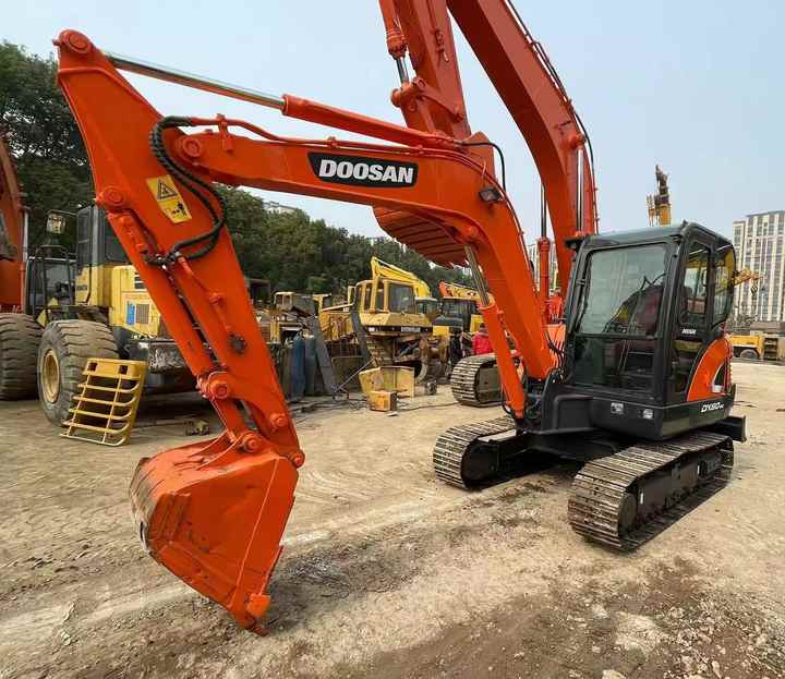 Used Excavator Doosan DX60-9 Excavators Mini Equipment Earth Moving Machinery Doosan Digger Excavator for Sale - Excavadora: foto 4 Used Excavator Doosan DX60-9 Excavators Mini Equipment Earth Moving Machinery Doosan Digger Excavator for Sale - Excavadora: foto 4