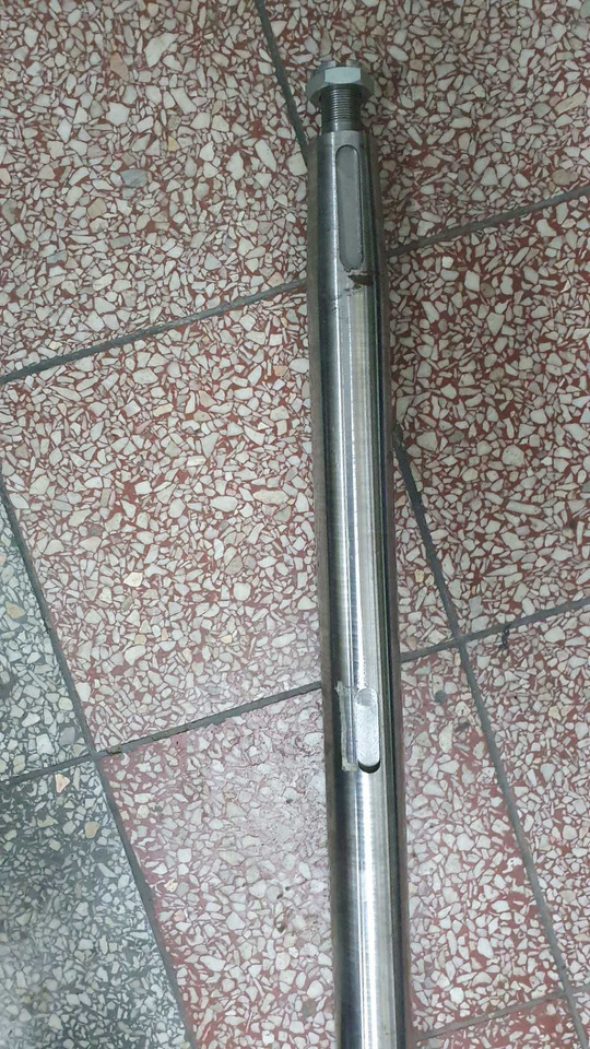 Wał odrzutnika kombajn Deutz Fahr 0625_6572 - Piezas de recambio para Maquinaria agrícola: foto 3 Wał odrzutnika kombajn Deutz Fahr 0625_6572 - Piezas de recambio para Maquinaria agrícola: foto 3