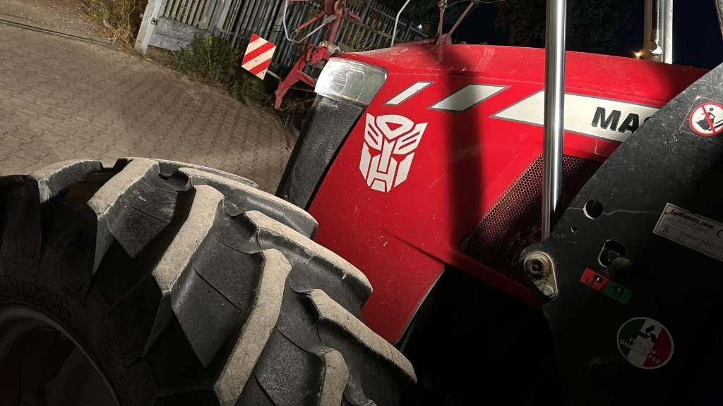 Massey Ferguson 5710 - Tractor: foto 3 Massey Ferguson 5710 - Tractor: foto 3
