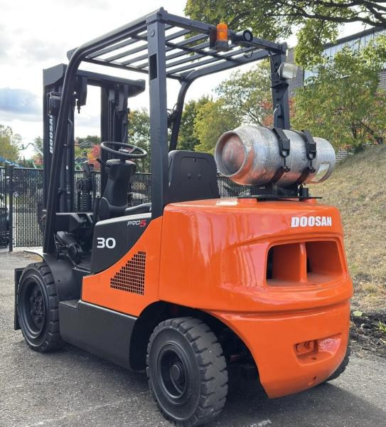Doosan Chariot élévateur 3t gaz DOOSAN fenwick - Carretilla elevadora de gas: foto 2 Doosan Chariot élévateur 3t gaz DOOSAN fenwick - Carretilla elevadora de gas: foto 2