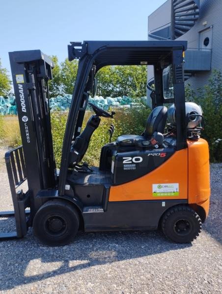 Doosan Chariot élévateur fenwick 2t gaz DOOSAN fenwick - Carretilla elevadora de gas: foto 1 Doosan Chariot élévateur fenwick 2t gaz DOOSAN fenwick - Carretilla elevadora de gas: foto 1