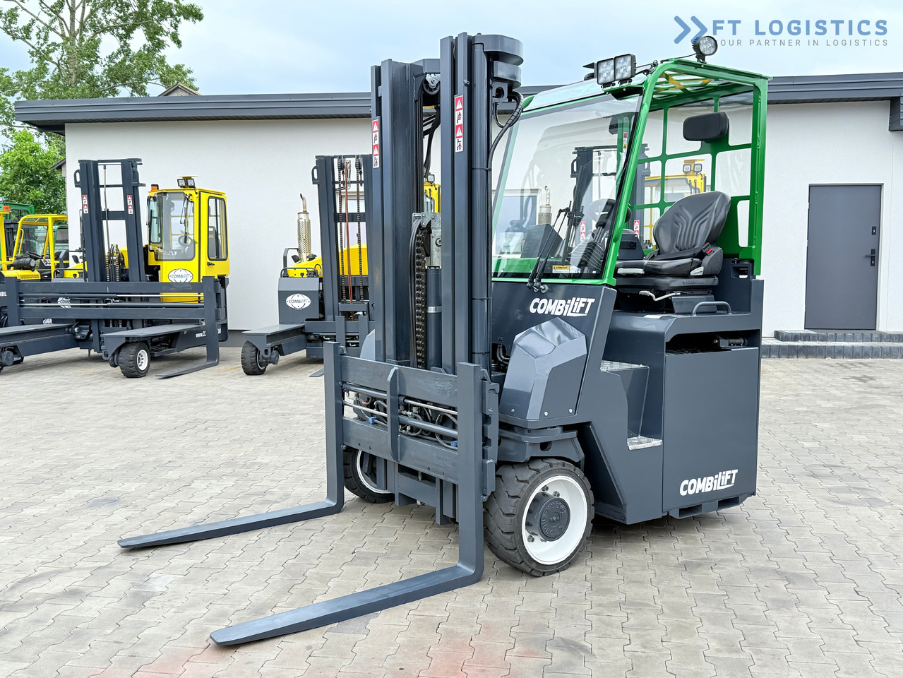 COMBILIFT Combilift CBE4000 / TRIPLEX 5200MM / ELECTRIC / FREE LIFT / FORK POSITIONER / SIDESHIFT / LIKE NEW - Carretilla de 4 vías: foto 1 COMBILIFT Combilift CBE4000 / TRIPLEX 5200MM / ELECTRIC / FREE LIFT / FORK POSITIONER / SIDESHIFT / LIKE NEW - Carretilla de 4 vías: foto 1