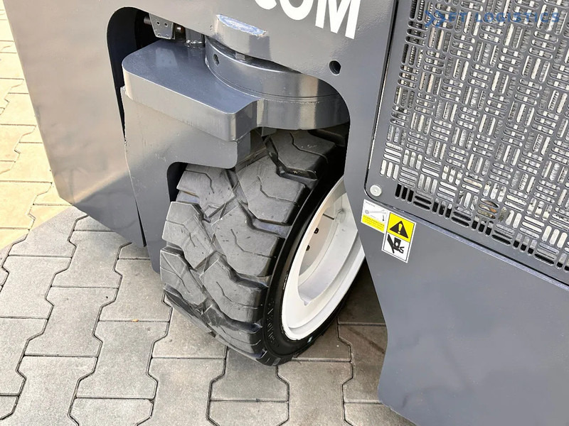 Carretilla de 4 vías Combilift C3000CB / LPG / TRIPLEX / 4900MM / FREE LIFT / POSITIONER / LIKE NEW C3000CB / LPG / TRIPLEX / 4900MM / FREE LIFT / POSITIONER /: foto 12