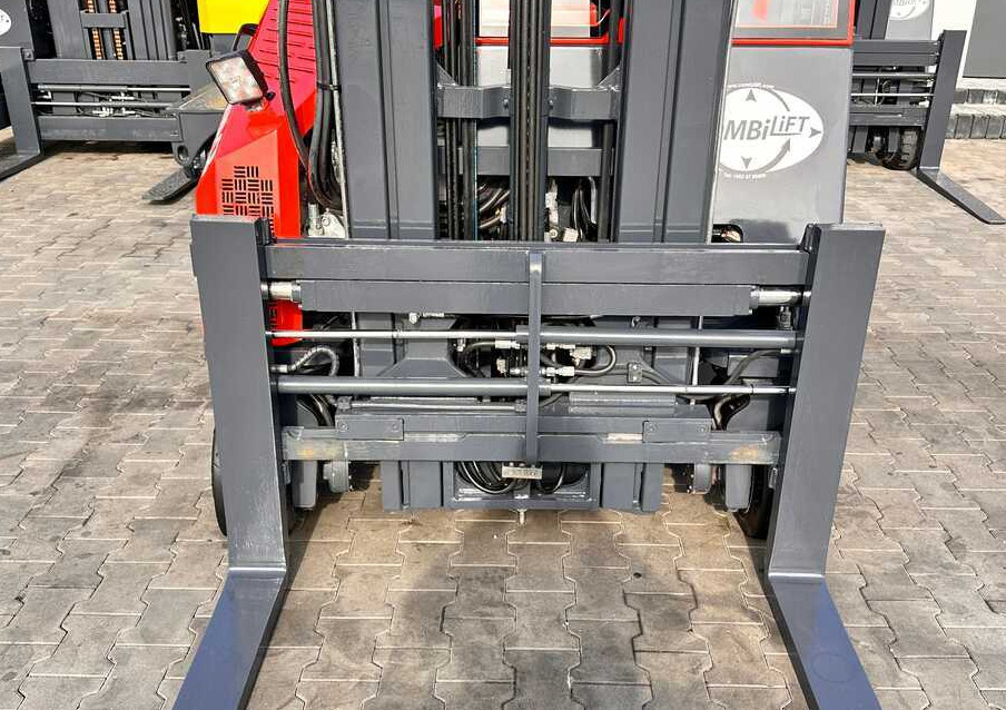 Carretilla de 4 vías Combilift C3000CB / LPG / TRIPLEX / 5500MM / FREE LIFT / SIDE SHIFT + FORK POSITIONER / LIKE NEW: foto 7