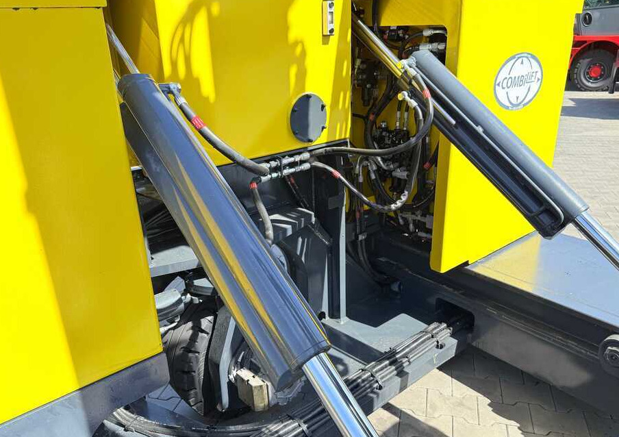 Carretilla de 4 vías Combilift C4000STE / TRIPLEX / 6850MM / FREE LIFT / ONLY 1,348 HOURS / FORK SIDESHIFT / EXCELLENT CONDITION: foto 19